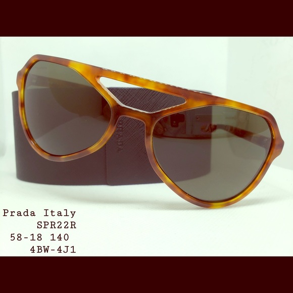 Prada - Picture 1 of 4